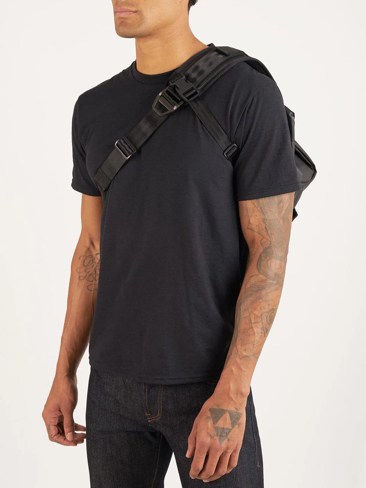 Chrome Industries Vale Sling Bag 2.0 Black Tarp