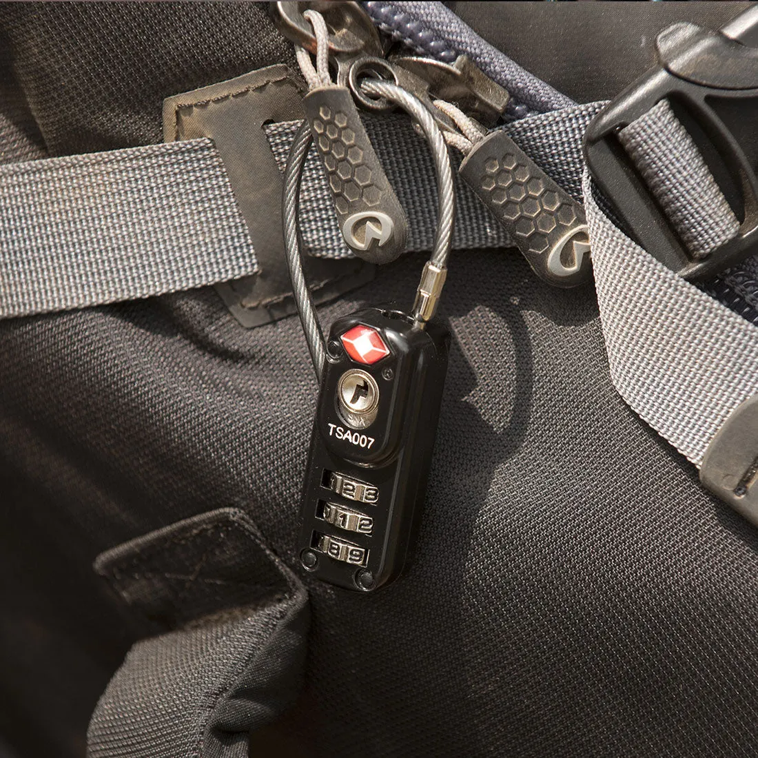 LifeVenture TSA Zipper Lock