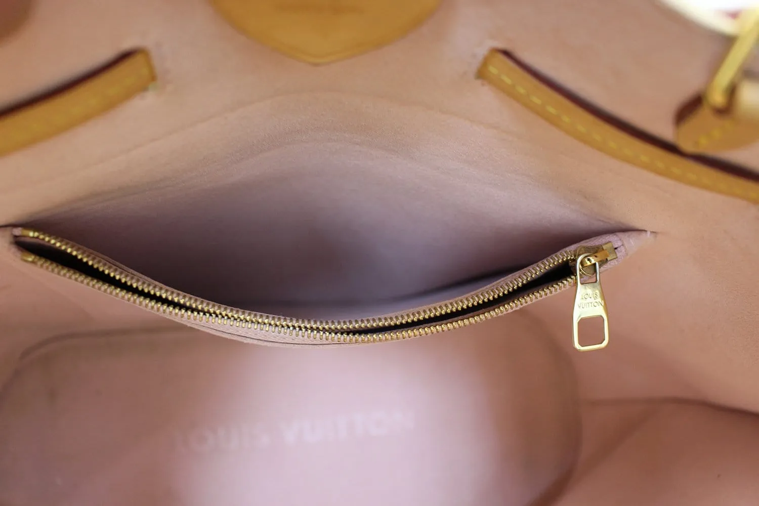LOUIS VUITTON Girolata Damier Azur Shoulder Bag