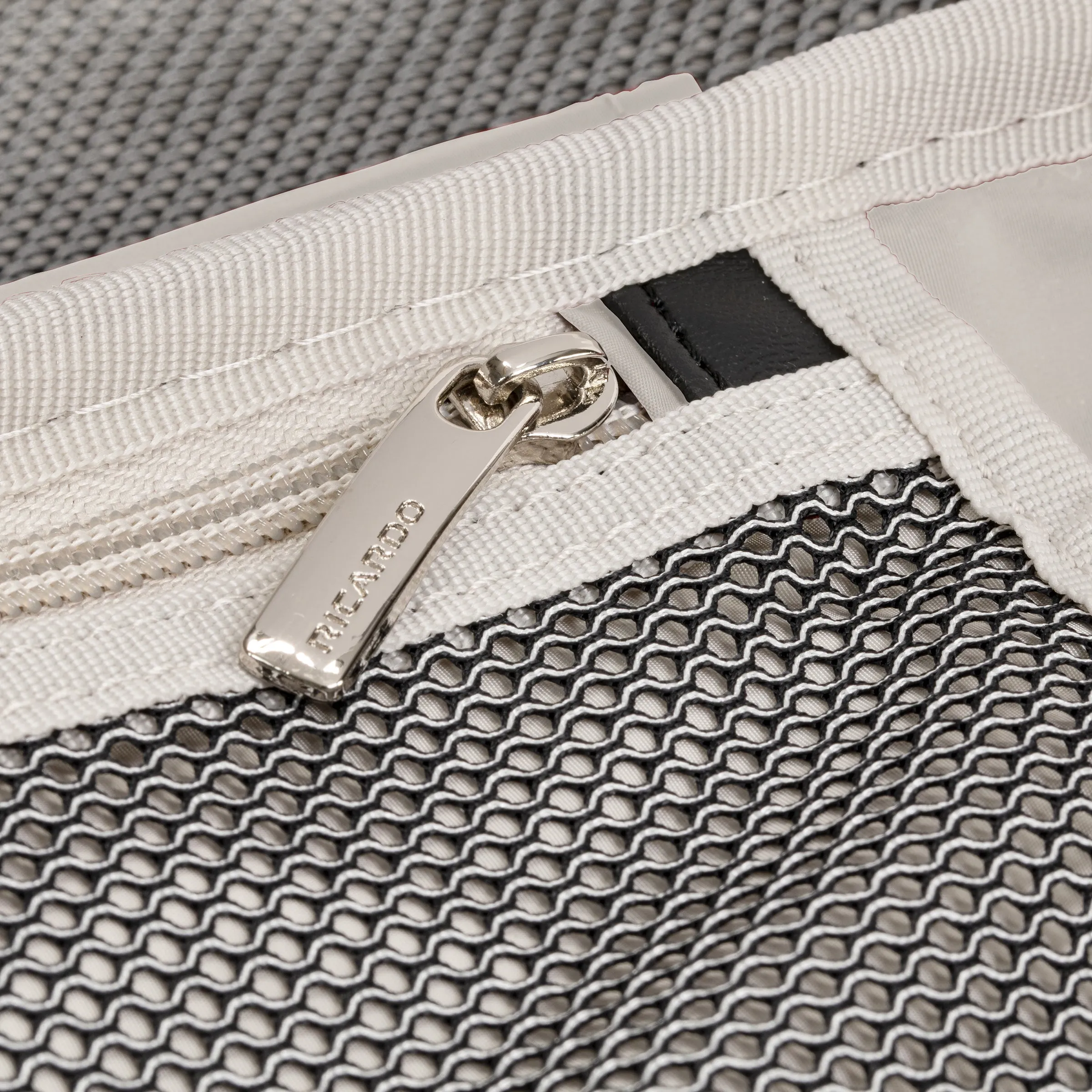 Rodeo Drive 2.0 Hardside Medium Check-In Expandable Spinner