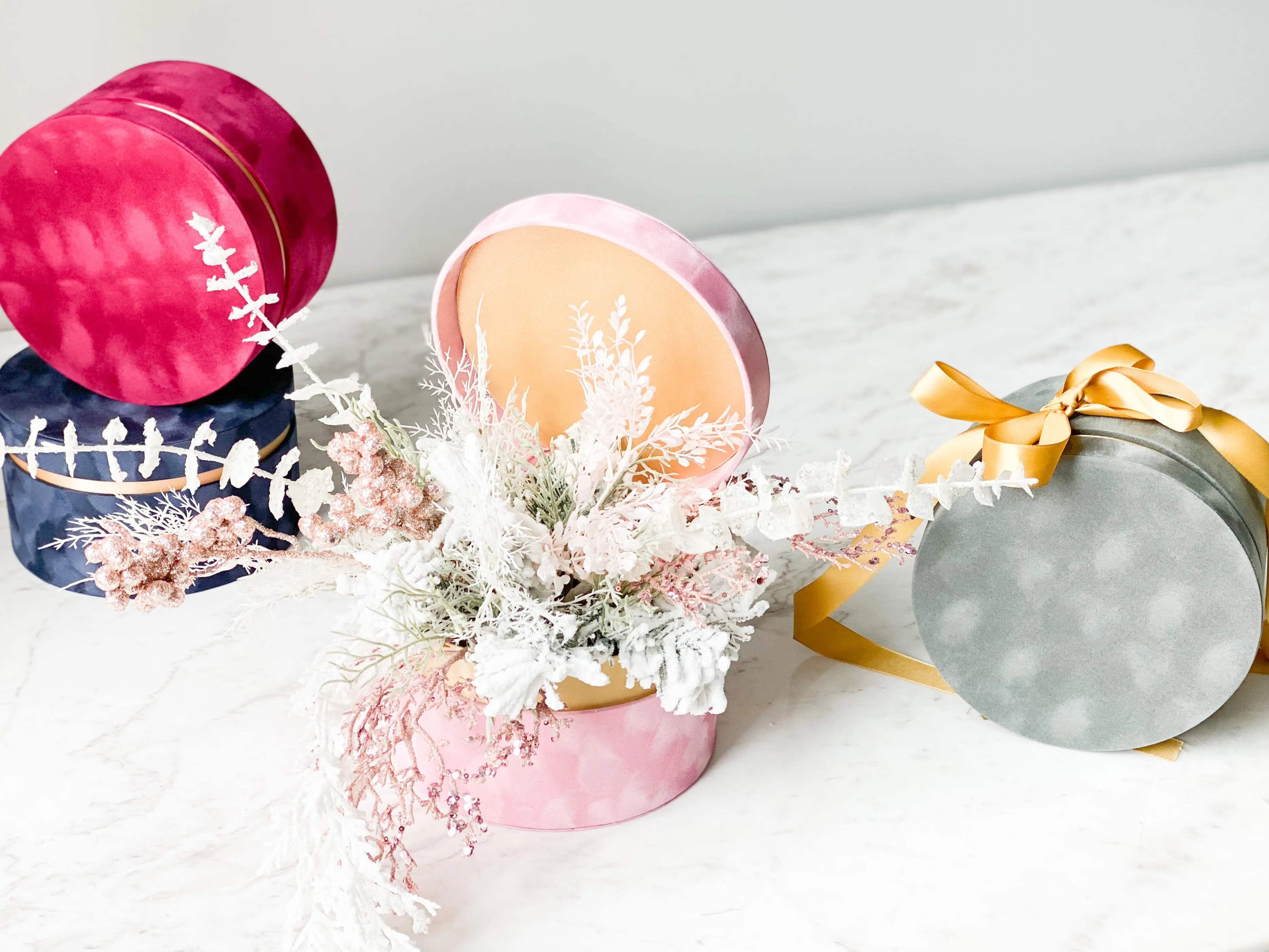 Round Velvet Packaging Box W/ Texture Edge